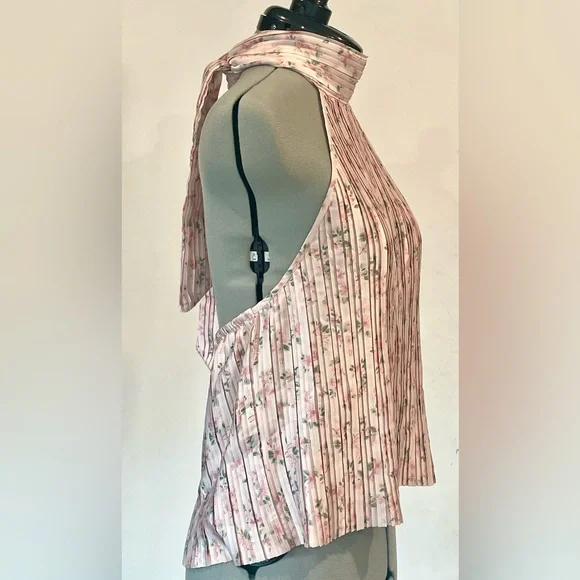 Wayf Floral Halter Top, accordion pleats, tie around neck,pink camellias, S, EUC - Picture 3 of 11